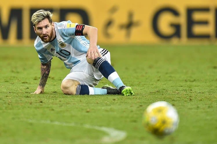 Argentinalik muxlislar Messining termadan ketishini talab qilishmoqda 