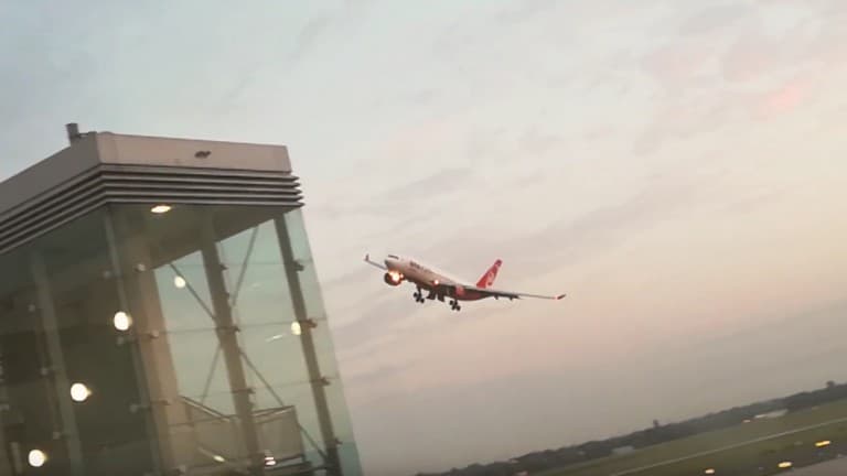 Air Berlin uchuvchisining "nayrangi" yo‘lovchilarni qo‘rqitib yubordi