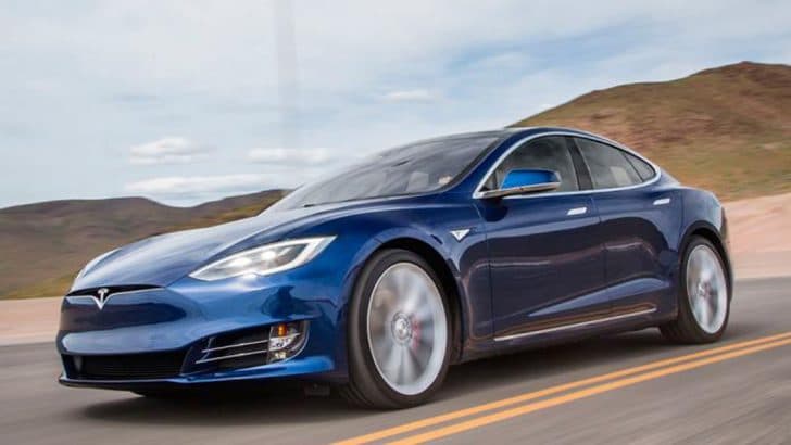 Tesla uzoqqa yuradigan Model S va Model X namunalarini taqdim etdi