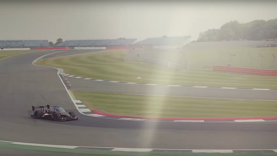 Haydovchisiz poyga mashinalari "Formula-1" trassasini bosib o‘tdi