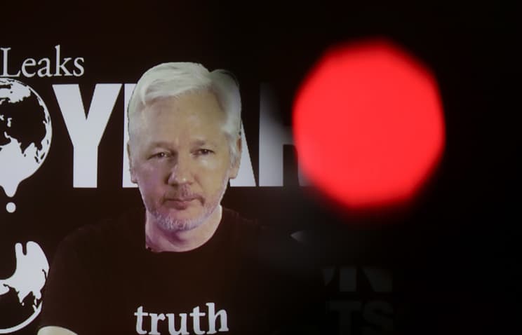 Ассанж: Клинтон ИШИДнинг ким томонидан молиялаштирилишини яхши билади