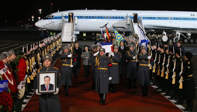 Lavrov va Chavusho‘g‘lu Rossiya elchisi jasadini olib kelayotgan samolyotni kutib olishdi 
