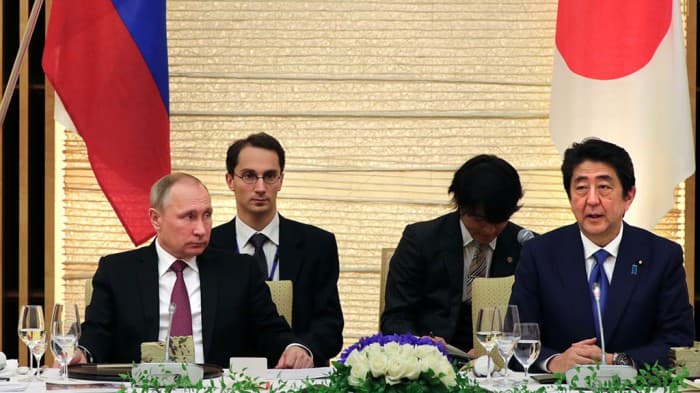 Putin Abeni Kuril bo‘yicha "ping-pong o‘ynash"ni to‘xtatishga chaqirdi