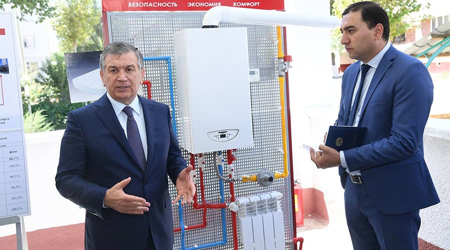 Мирзиёев Бекободдаги барча хонадонларни иситиш мосламалари билан таъминлашга кўрсатма берди