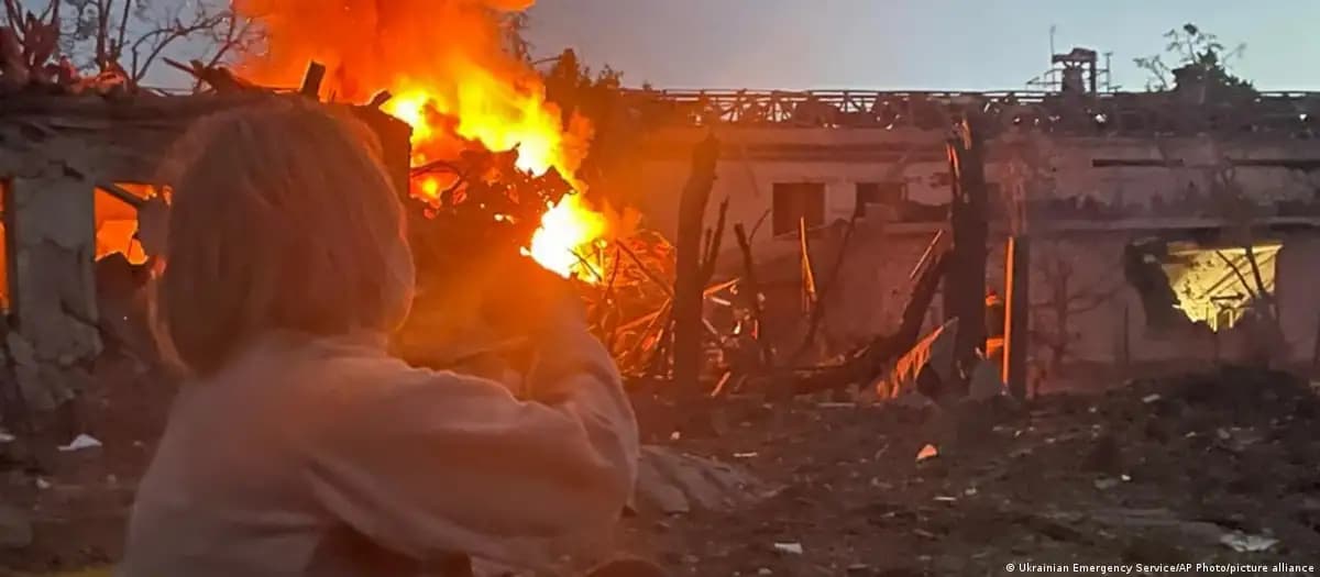 Россия Александровкага тўртта авиабомба ташлади — беш киши ҳалок бўлди