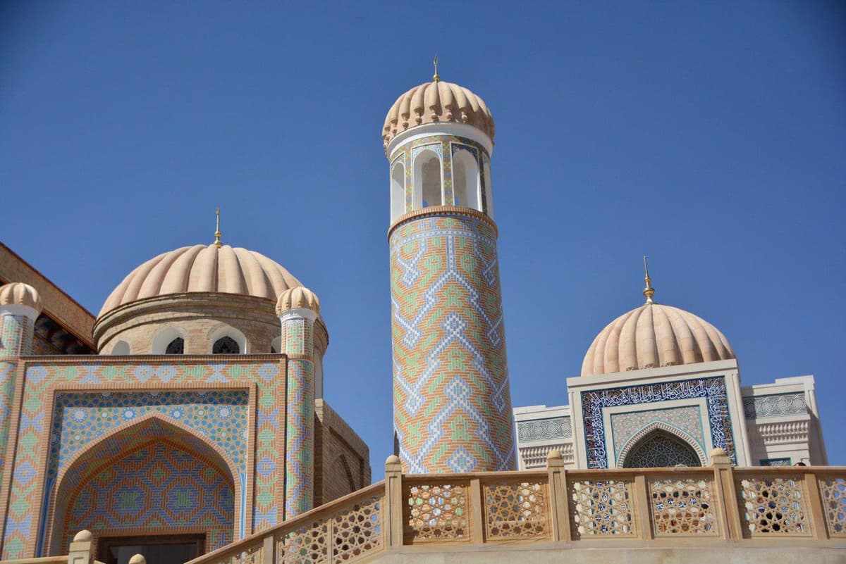 Fotoreportaj: Samarqand ahli Islom Karimov qabrini ziyorat qilmoqda