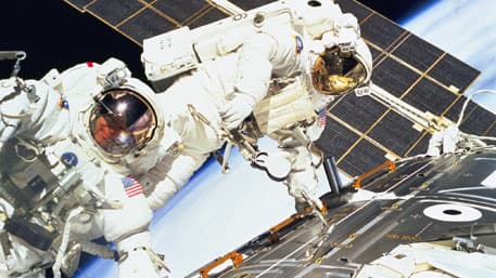 ХКС фазогирлари очиқ коинотда 6,5 соат давомида техник ишлар олиб боришади 