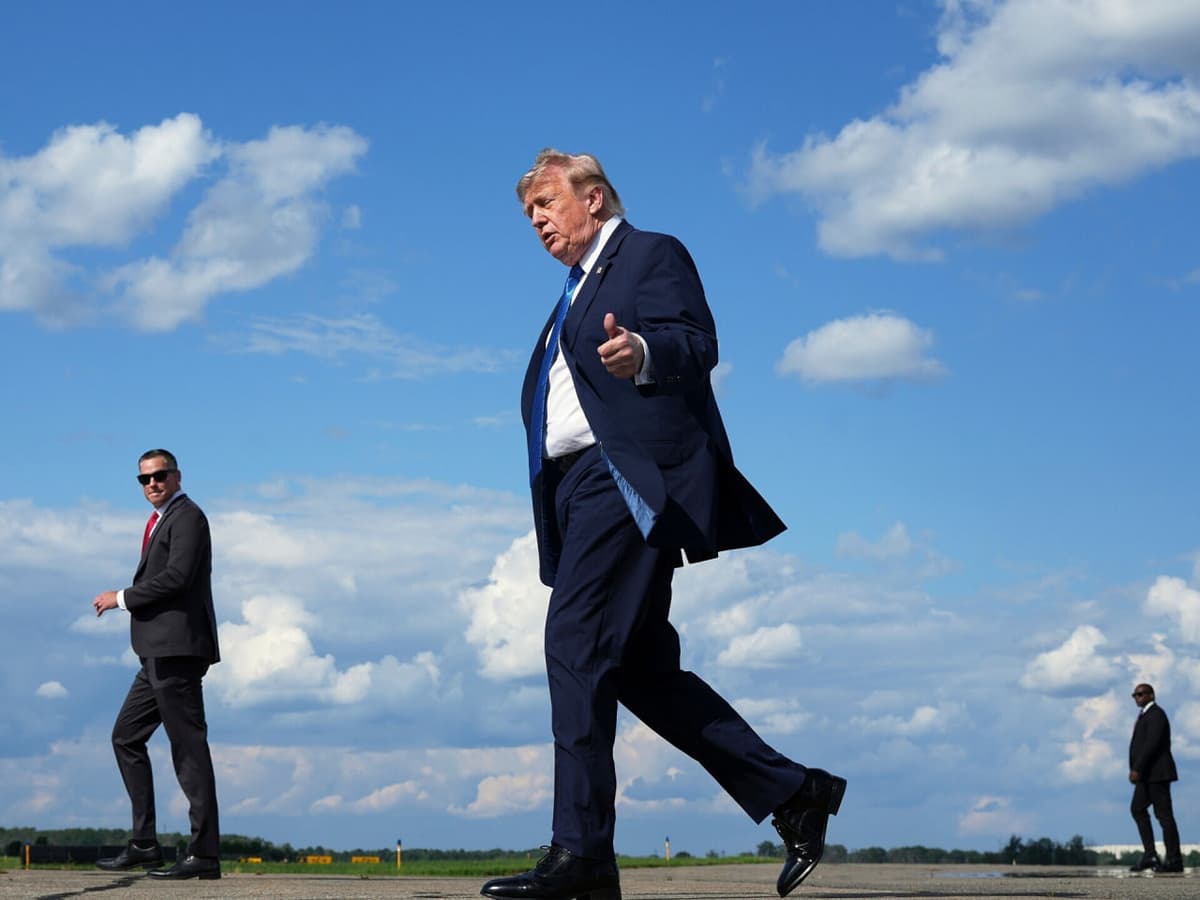 Трамп Эронга қарши янги ҳарбий амалиётни вақтинча тўхтатди