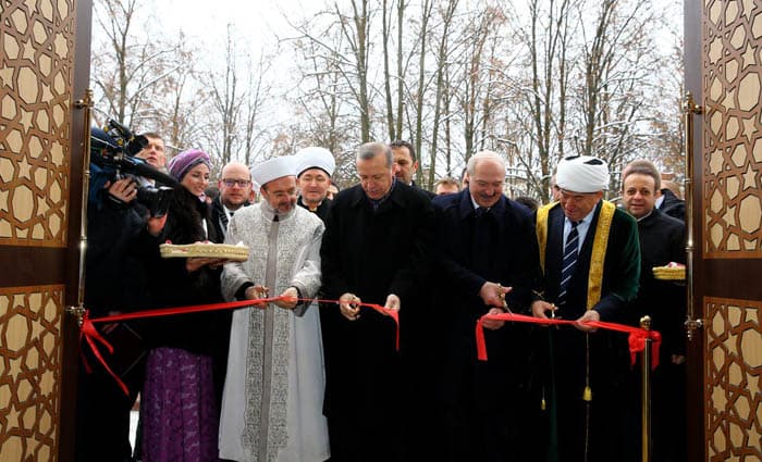Lukashenko Minskdagi jome masjidining ochilish marosimida barchani lol qoldirdi