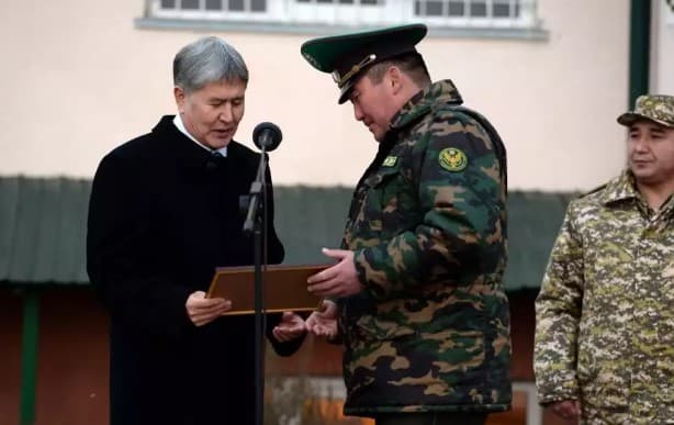 Almazbek Atambayev: Davlat armiyadan hech narsani ayamasligi kerak