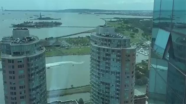 Harbiy xizmatchi ochilmay qolgan parashyut sabab halok bo‘ldi (video)