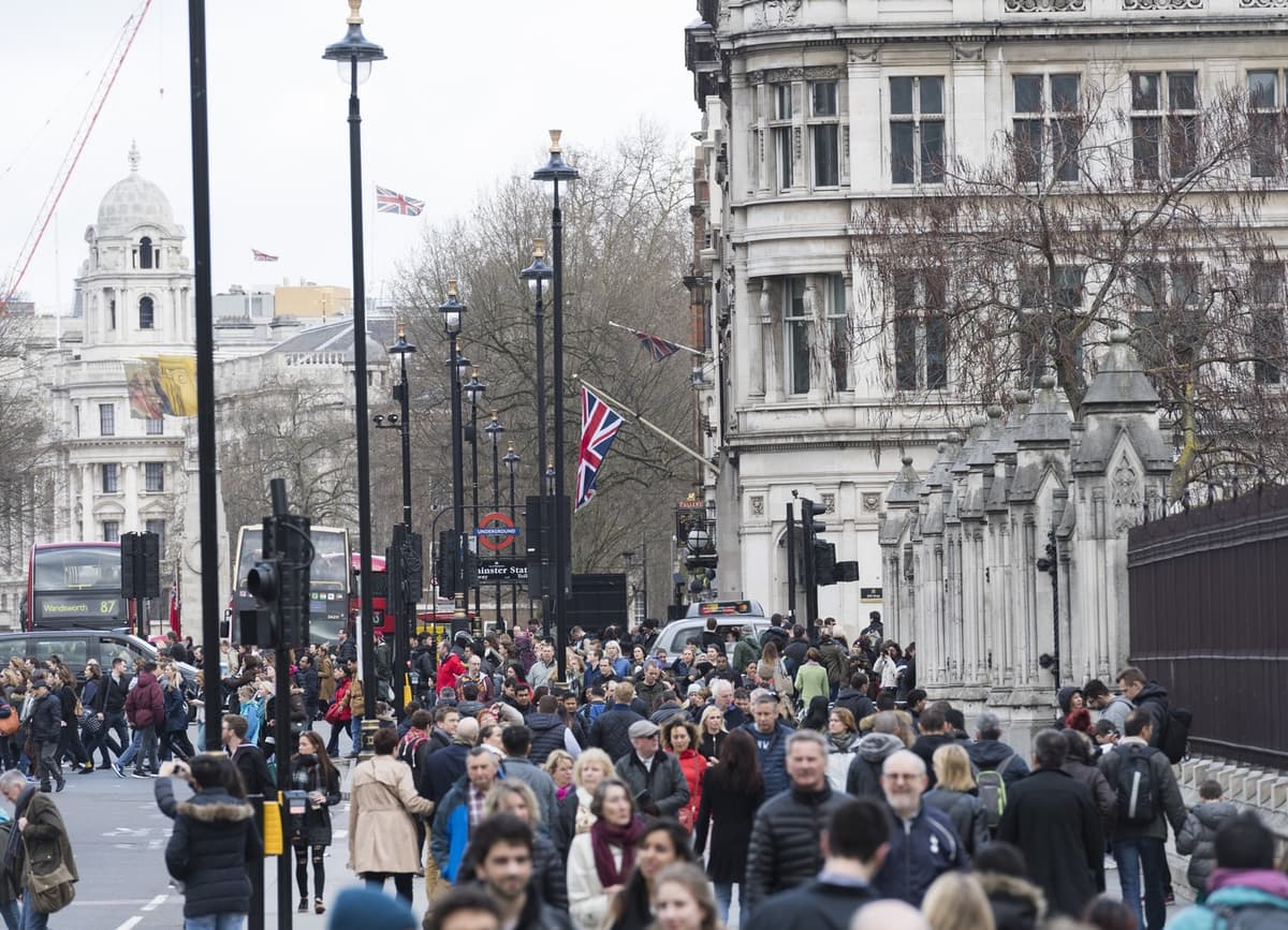 Britaniya qirollik uyining barcha xodimlari shoshilinch yig‘ilishga chaqirtirildi