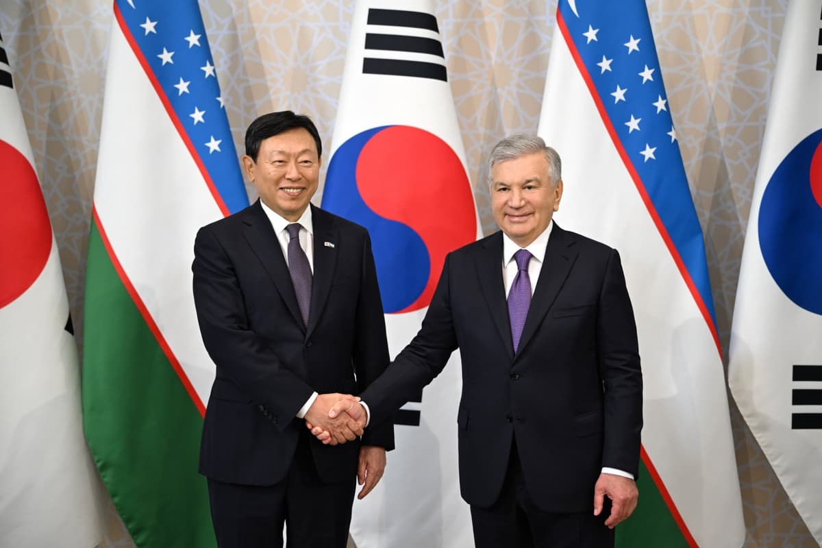 President Mirziyoyev receives Lotte Group Chairman