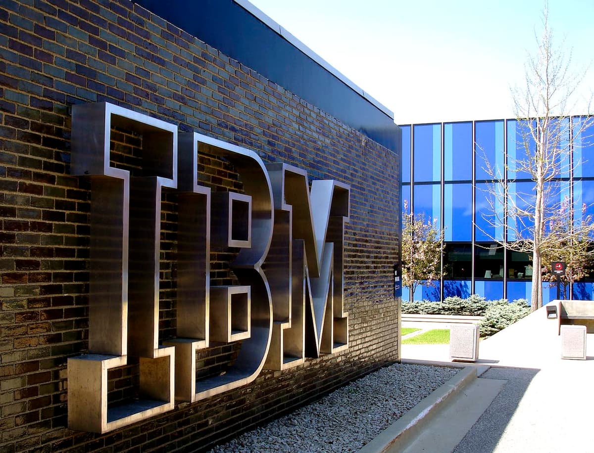 IBM tushumi 19-chorakdan beri kamaymoqda