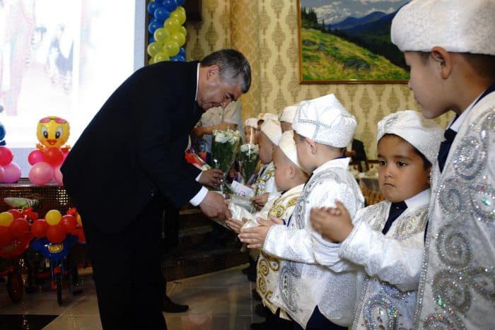 Boyovut tumanida 18 bolaning sunnat to‘yi o‘tkazib berildi
