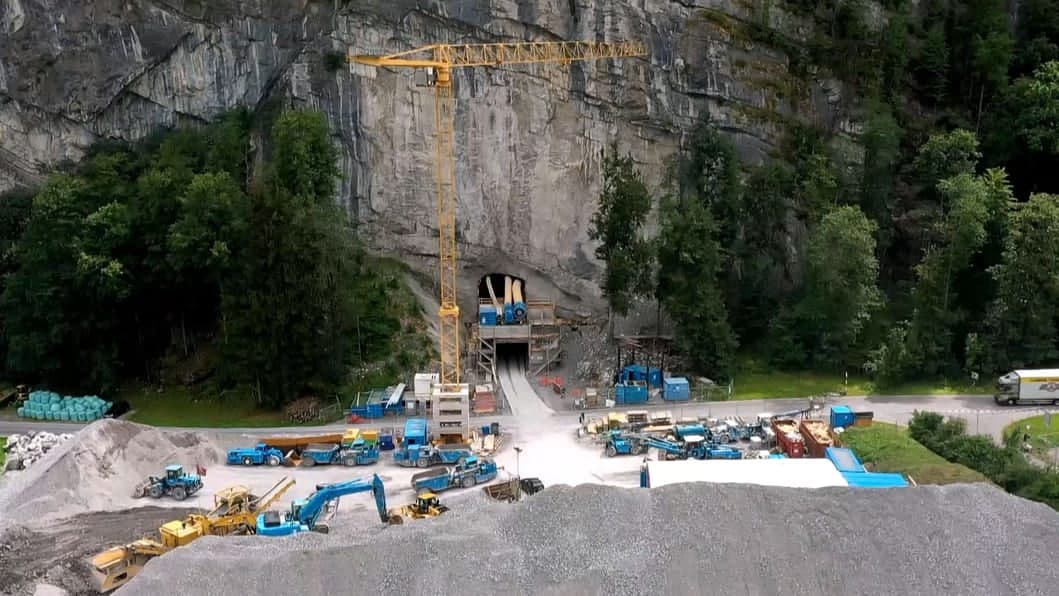 Alp togʻlarida milliarderlar uchun 100 metrlik yerosti bunkerlari quriladi
