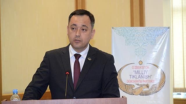 Sarvar Otamuratov Sirdaryoda o‘z saylovoldi dasturini o‘qib eshittirdi 