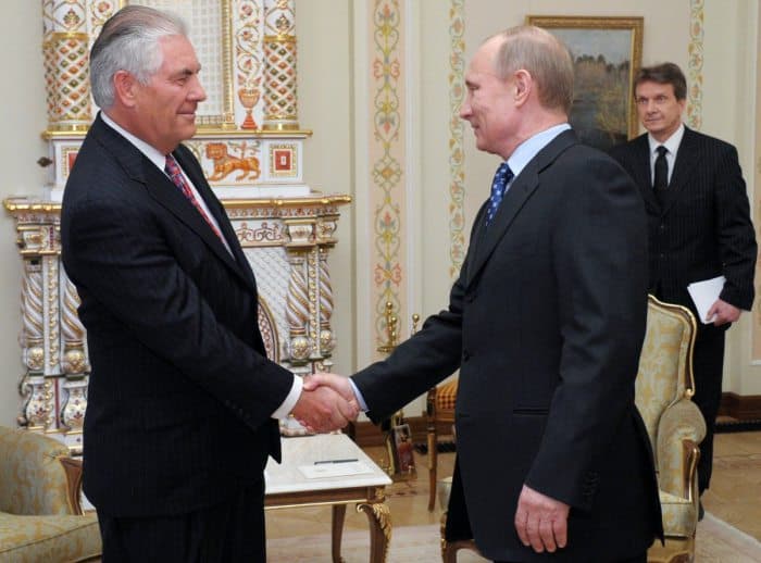 Putin Tillerson bilan uchrashdi