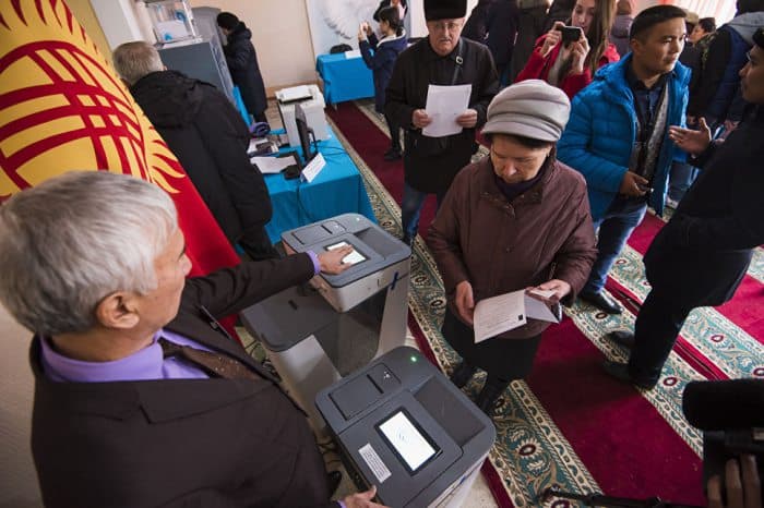 Qirg‘izistonda referendumda qatnashganlarning aksari konstitutsiyaga o‘zgartish kiritishni yoqlab ovoz berdi