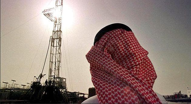 Bloomberg: Saudiya Arabistoni neft qazib olishni qisqartirmoqchi