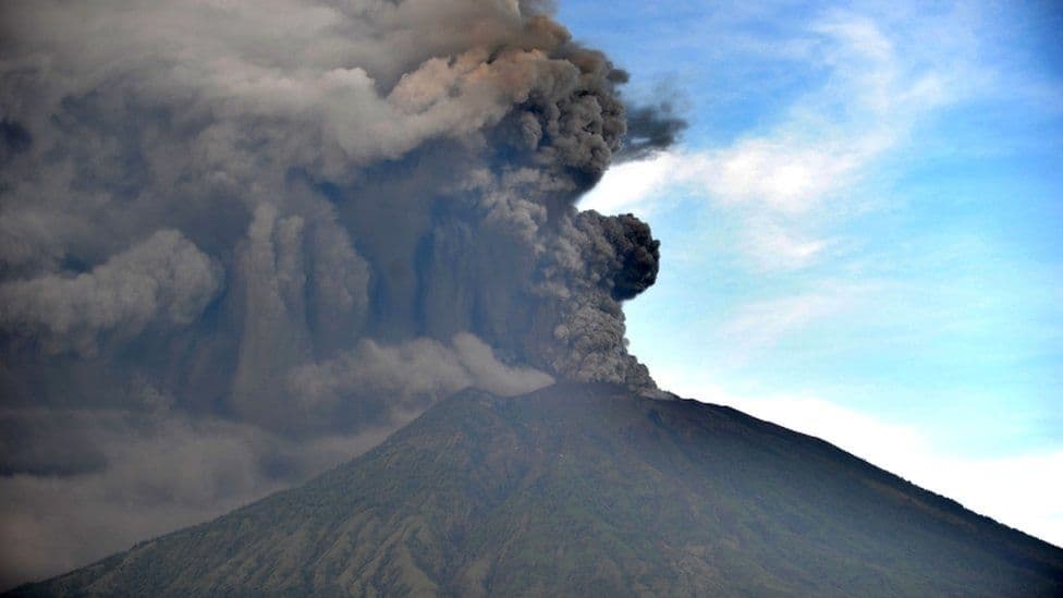Indoneziyada Agung vulqoni sababli xavflilikning maksimal darajasi e'lon qilindi  