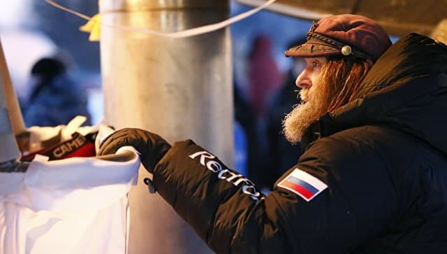 Mashhur sayyoh Rossiya Federal xavfsizlik xizmati o‘quv markazi ustiga gaz ballonini uloqtirib yubordi 