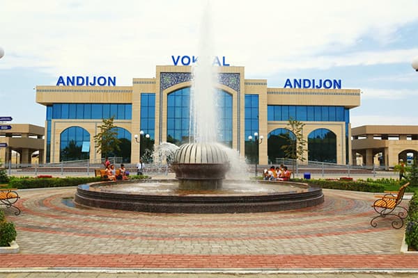 “Andijon” vokzalining yangi binosi foydalanishga topshirildi