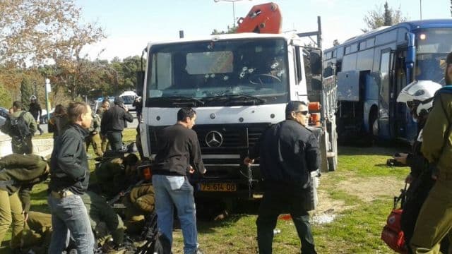 Qudusdagi terrorchini ekskursovod o‘ldirgani ma'lum qilindi  