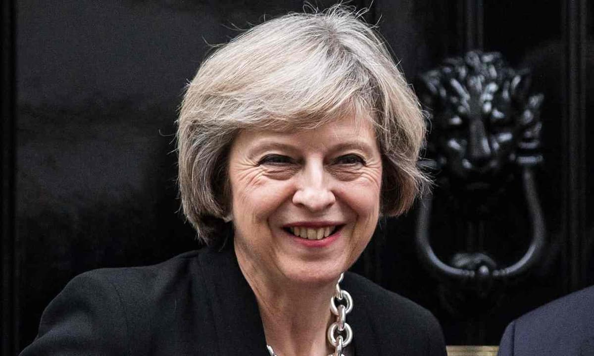 Britaniya bosh vaziri surati Vogue jurnali muqovasida paydo bo‘ladi