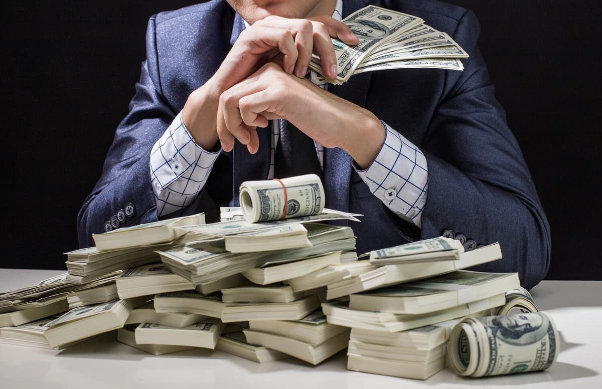 Rossiyalik milliarderlarning umumiy boyligi qariyb 20 mlrd dollarga kamaydi
