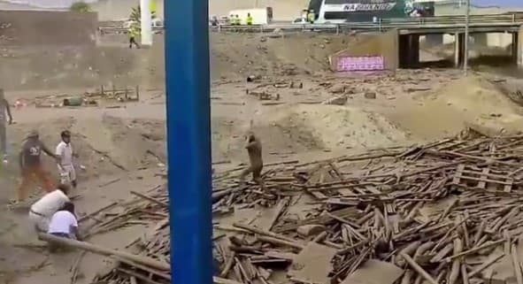 Perulik ayol ko‘chki bosib qolgan uy ostidan o‘zi mustaqil chiqib kela oldi