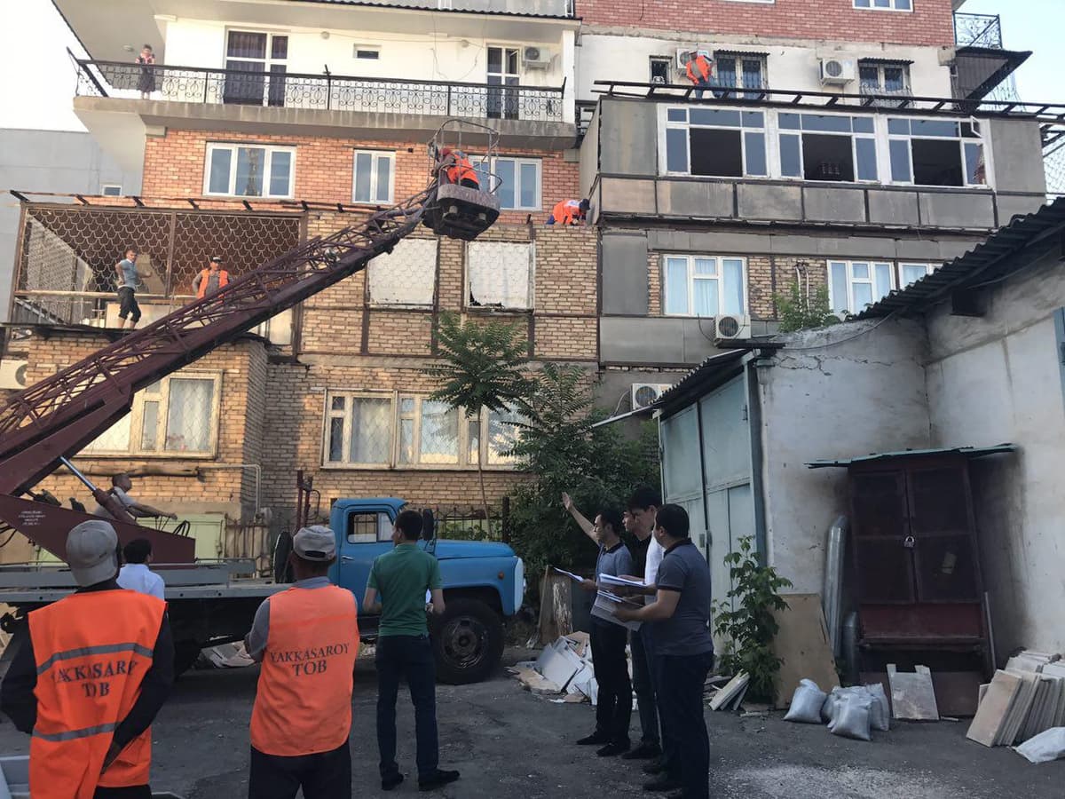 Yakkasaroy tumanida noqonuniy qurilmalar buzilmoqda (suratlar)