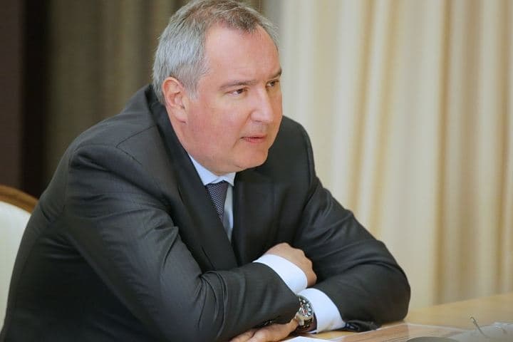 Rogozin Putin huzuridagi yig‘ilishda bo‘yinbog‘ bilan yuz bergan holatga izoh berdi 