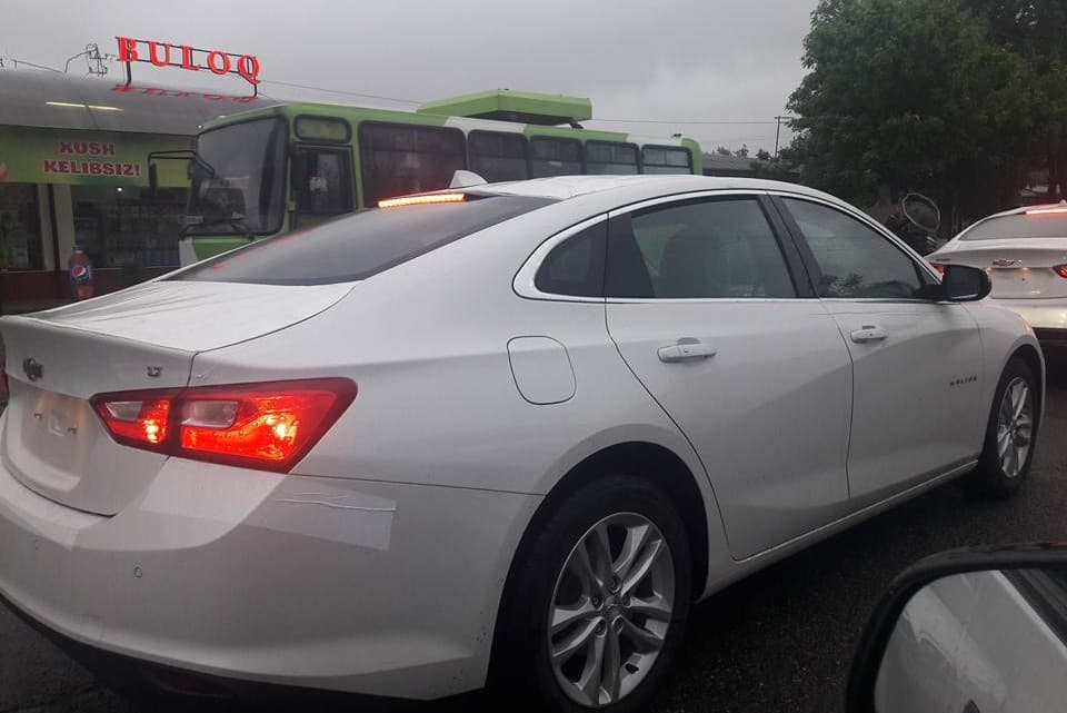 Фото: Янги Chevrolet Malibu Тошкент кўчаларида