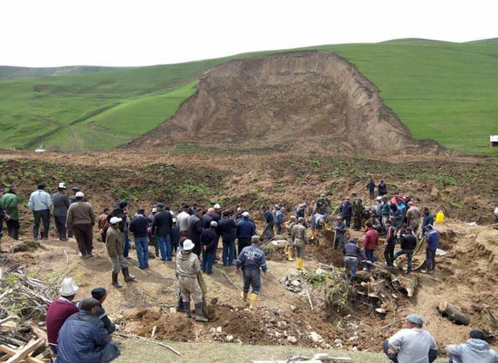 Qirg‘izistondagi ko‘chkilar ostidan ikki qizning jasadi topildi