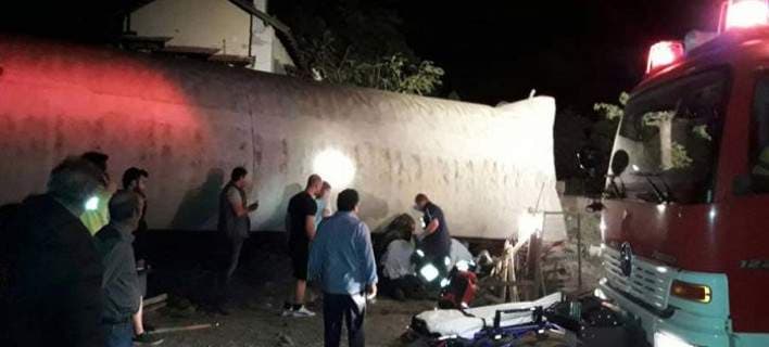 Gretsiyada poyezd relsdan chiqib, turar joy binosiga urildi