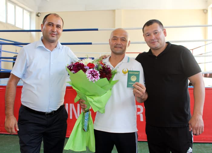 Boks murabbiyi Ziyatdinbek Toygonboyevga O‘zbekiston fuqaroligi berildi