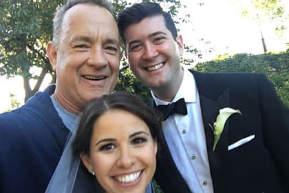 Tom Henks tasodifan yosh kelin-kuyovning fotosessiyasida muhrlanib qoldi