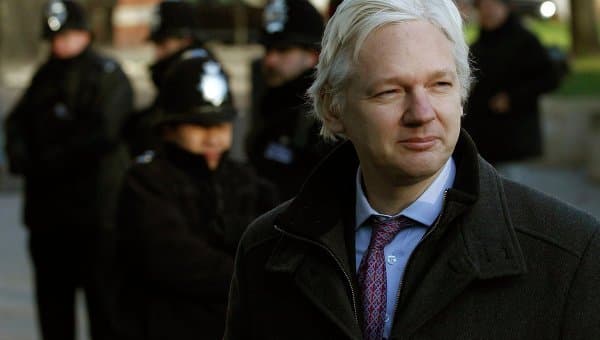 Anonymous xakerlari Assanjning internetini o‘chirib qo‘ygan Ekvador hukumatidan qasos olishdi