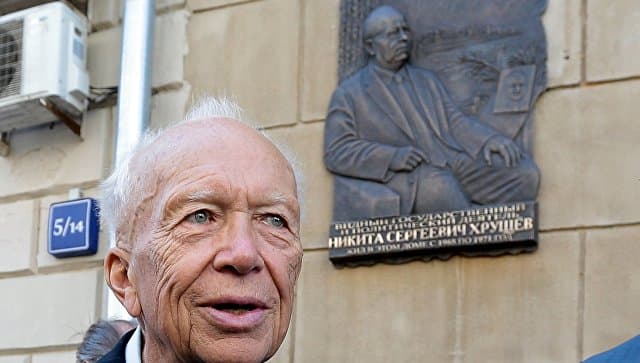 Хрушчёвнинг ўғли Россия куч бўйича АҚШ билан тенглаша олмаслигини айтди 