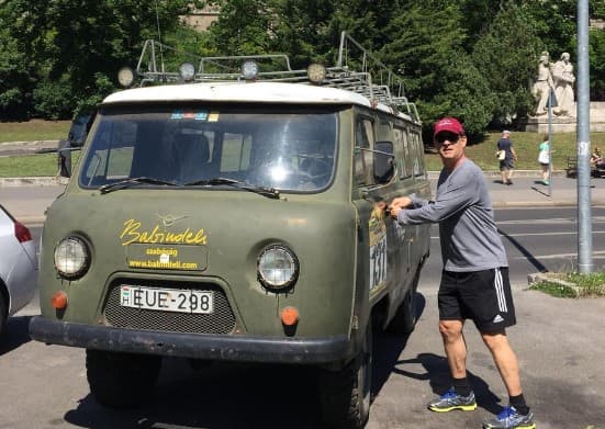 Tom Henks o‘zining UAZ furgonini «ko‘z-ko‘z qildi»