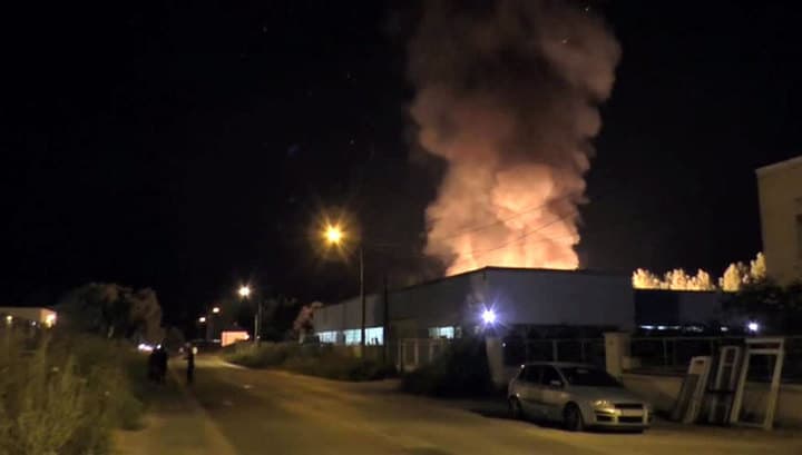 Париж олов қуршовида: бир кечанинг ўзида 12та автомобиль ёндирилди