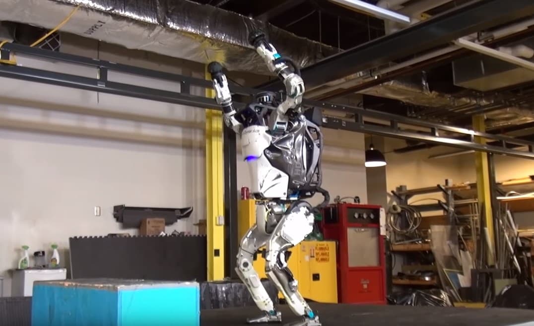 Video: Atlas nomli robotdan ajoyib salto