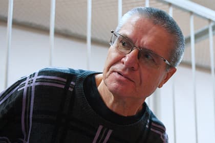 Foto: Ulyukayev ishi bo‘yicha sudda 2 mln. dollar solingan quti