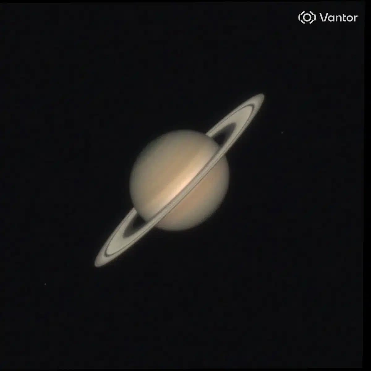 Qariyb 1,5 milliard kilometrdan surat: sunʼiy yoʻldosh Saturnni tasvirga oldi