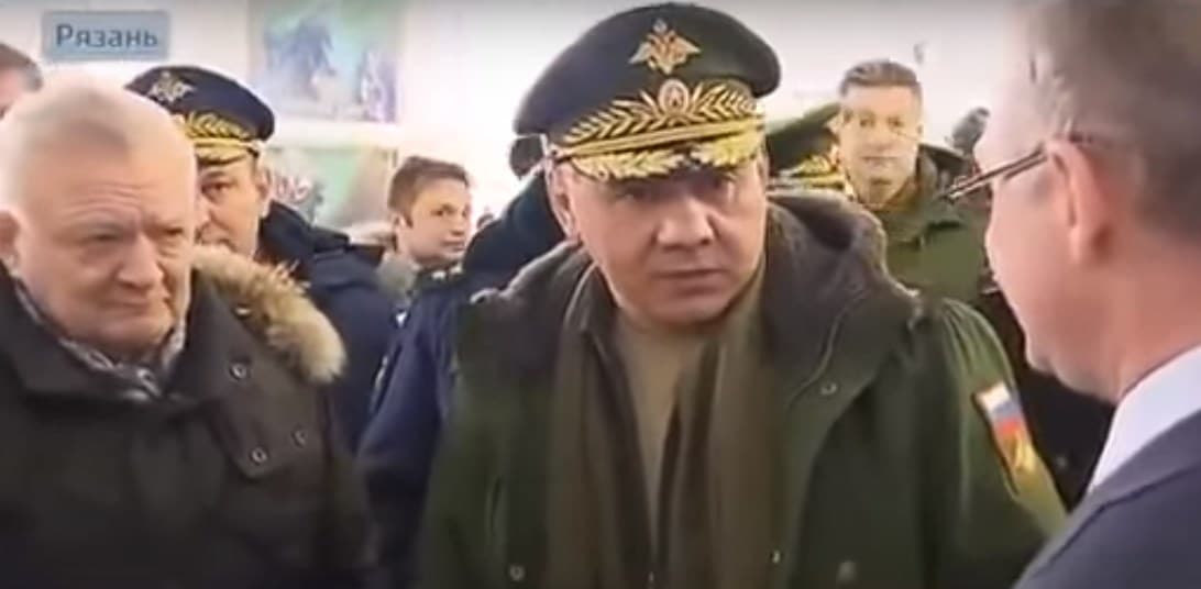 Shoygu g‘avvoslar uchun maxsus kiyimlar ishlab chiqaruvchisiga keskin ohangda tanbeh berdi