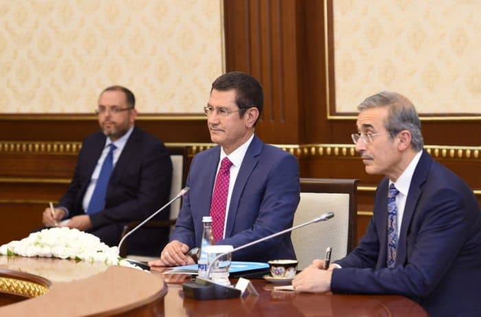 Turkiya vaziri Shavkat Mirziyoyev bilan harbiy sohadagi qo‘shma dasturlar haqida gaplashdi
