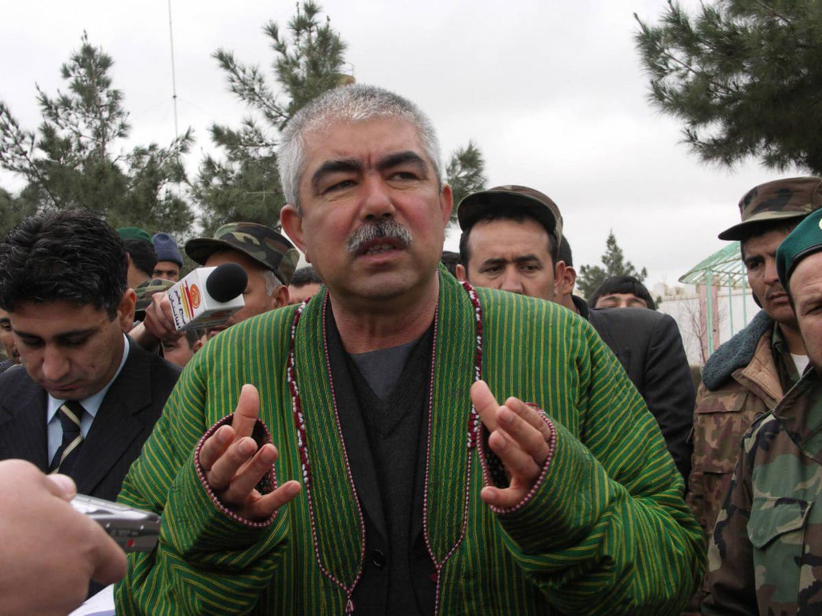 General Do‘stum Turkiyaga uchib ketdi