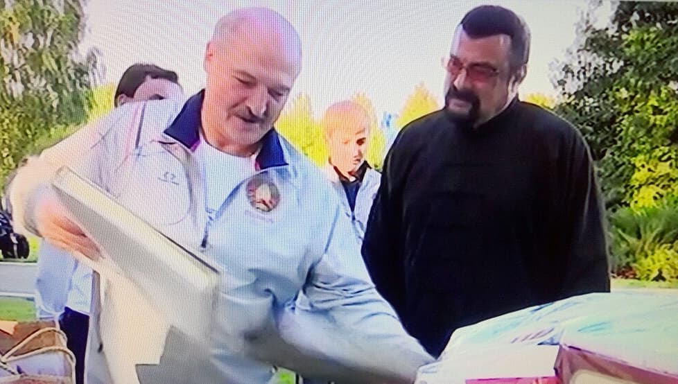 Belarus prezidenti aktyor Stiven Sigal bilan uchrashdi