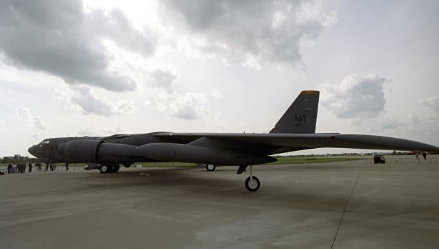 OAV: B-52 bombardimonchilari Rossiya chegarasiga keltiriladi